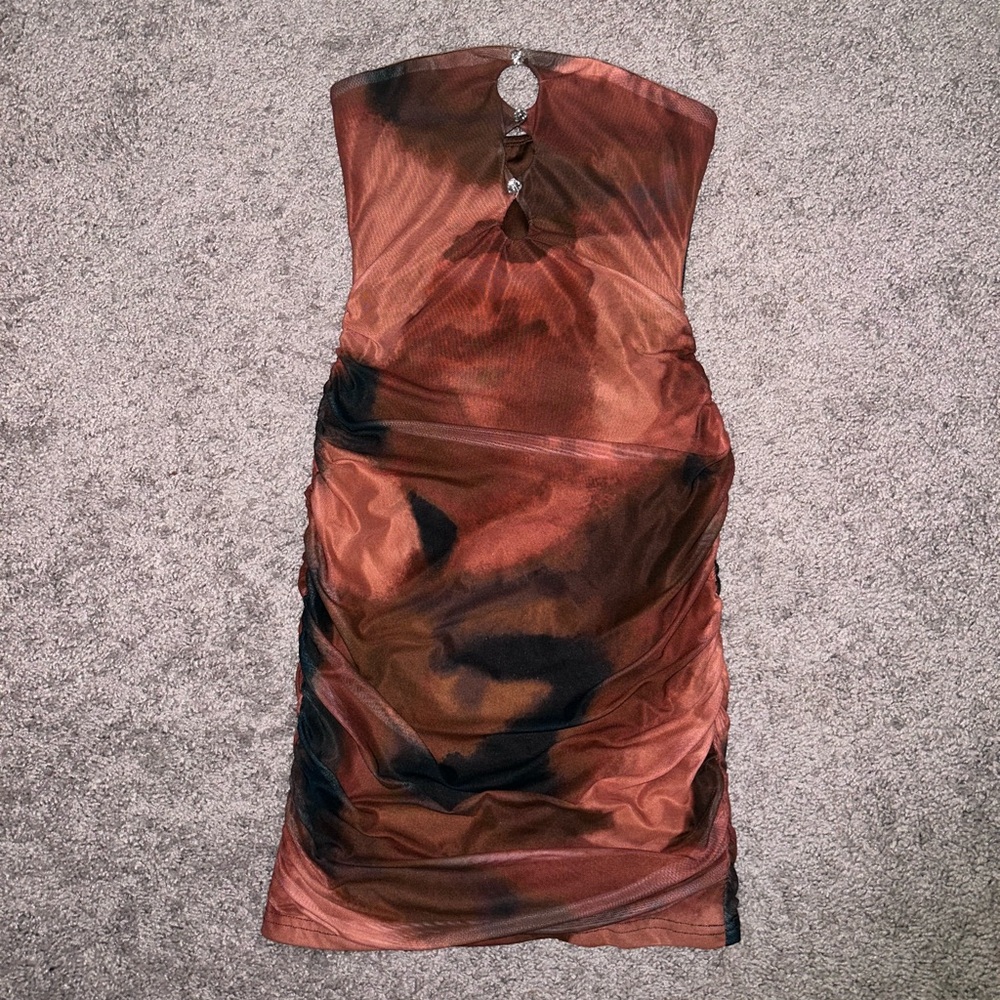 Elegant Strapless Dress in Brown and Black